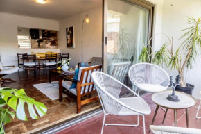 Large and cozy 2 bedroom 200m from the ocean